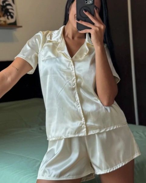 Pijamas camiseros de satén y modal soft
