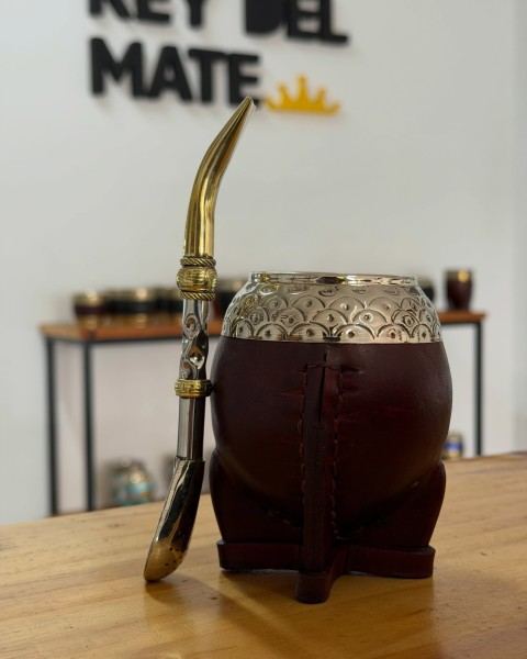 Mates artesanales de cuero y alpaca