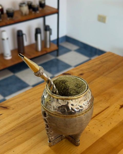 Mate torpedo de alpaca cincelada