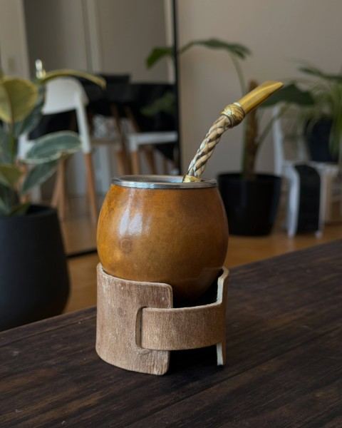 Mate criollo de calabaza con base de cuero