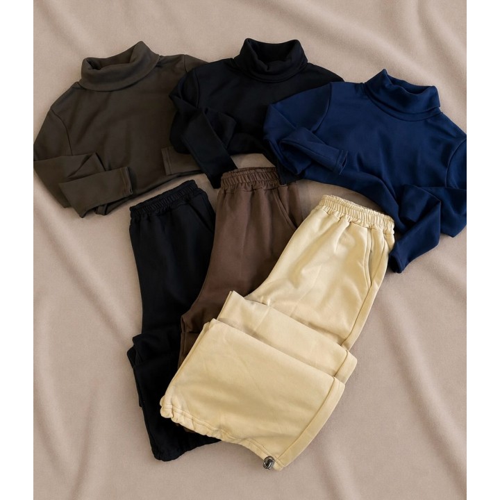 Polera Ashton y pantalón Ronald
