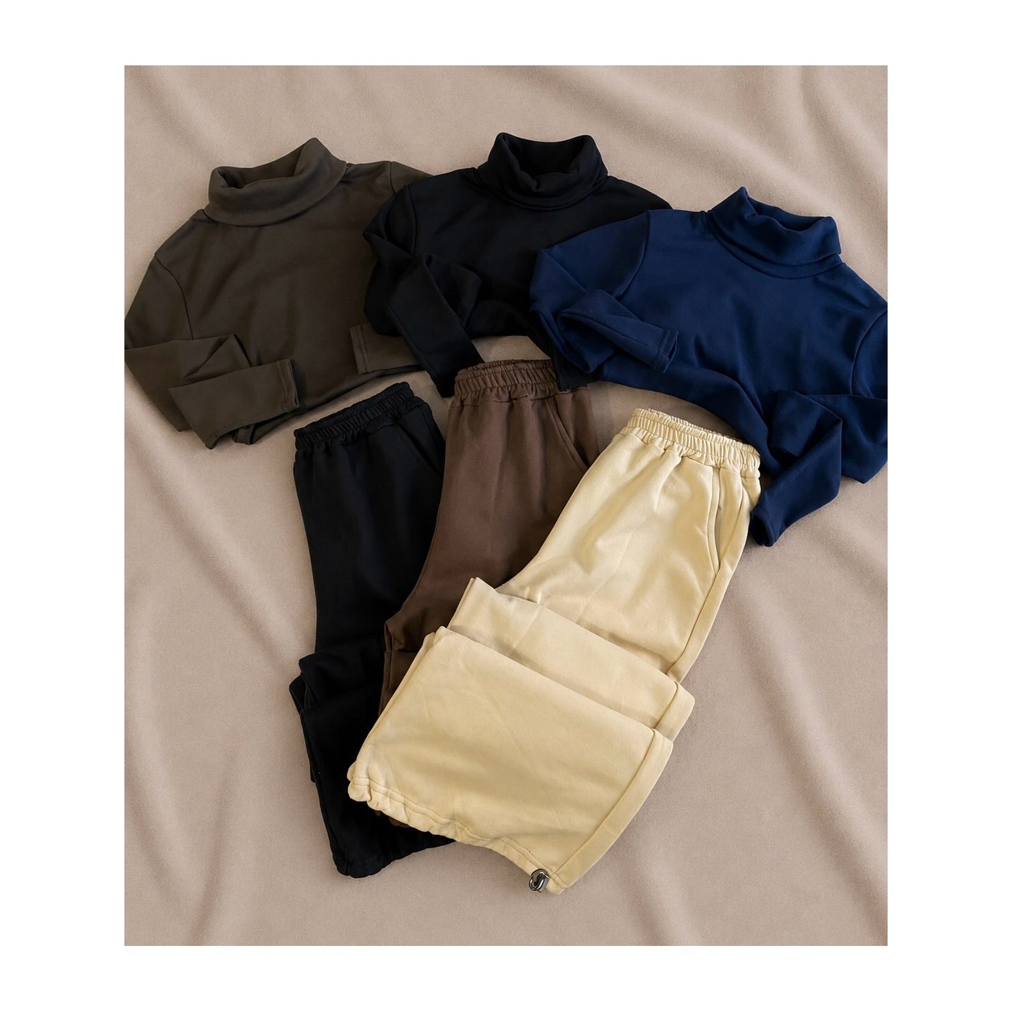Polera Ashton y pantalón Ronald