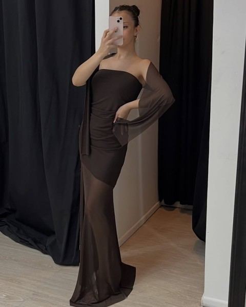 Vestido largo marrón asimétrico