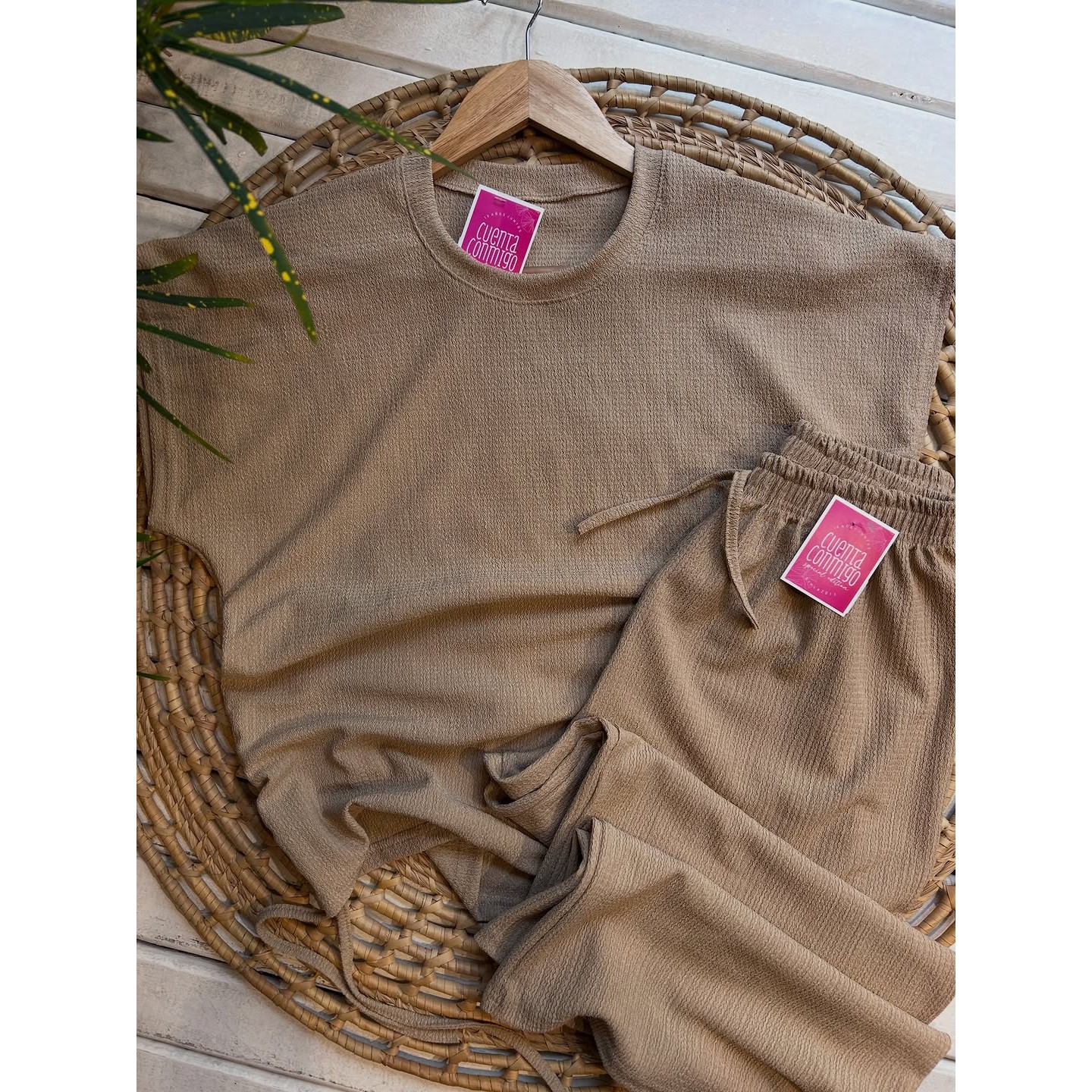 Conjunto Hawai con remera y palazzo