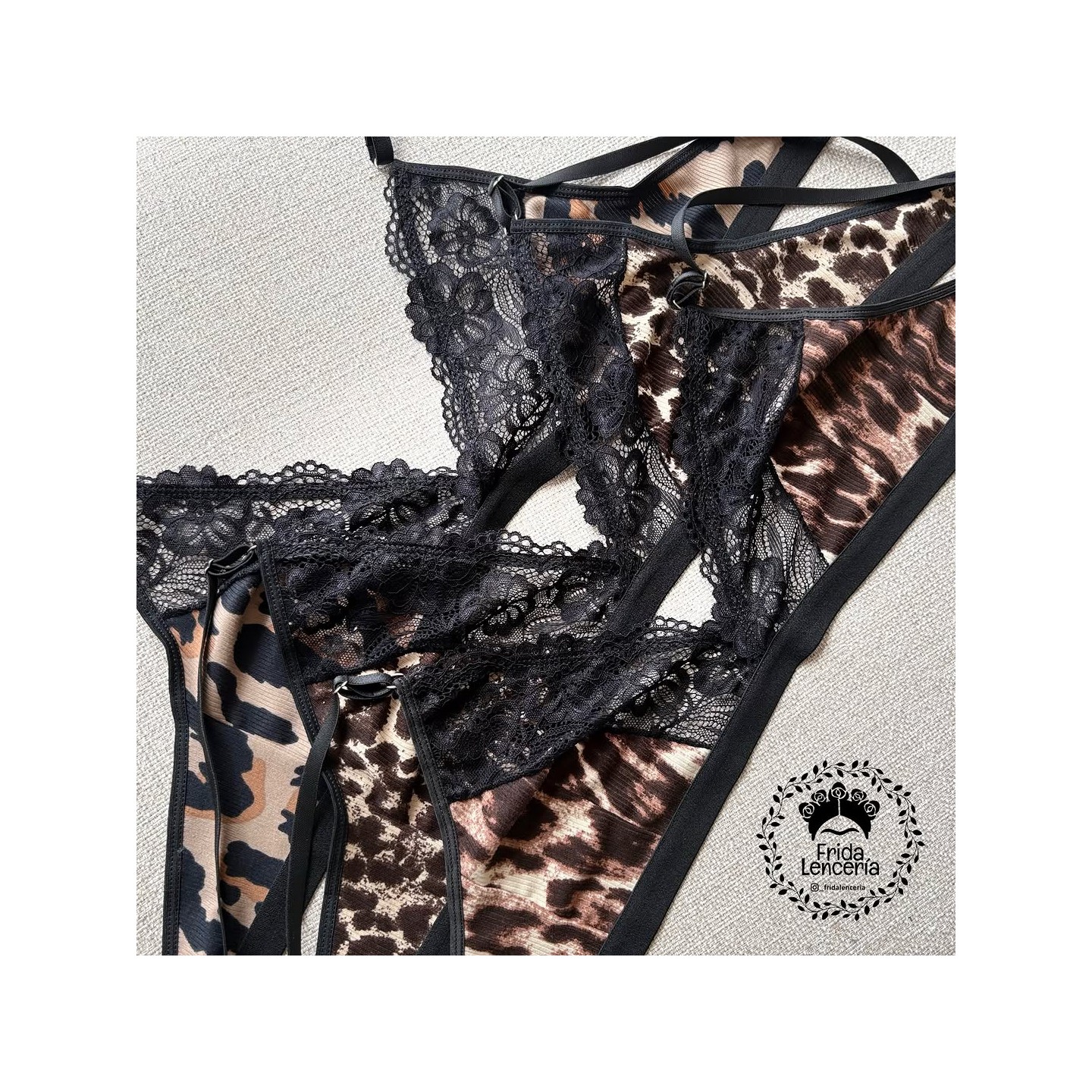 Conjunto de encaje animal print