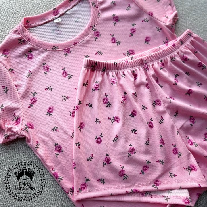 Pijama rosa estampado