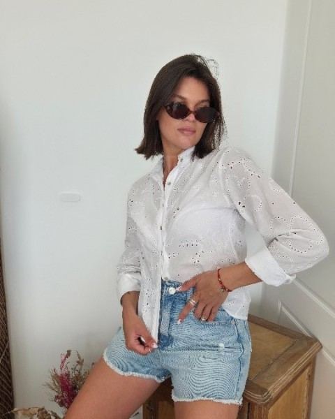 Camisa blanca y short de denim