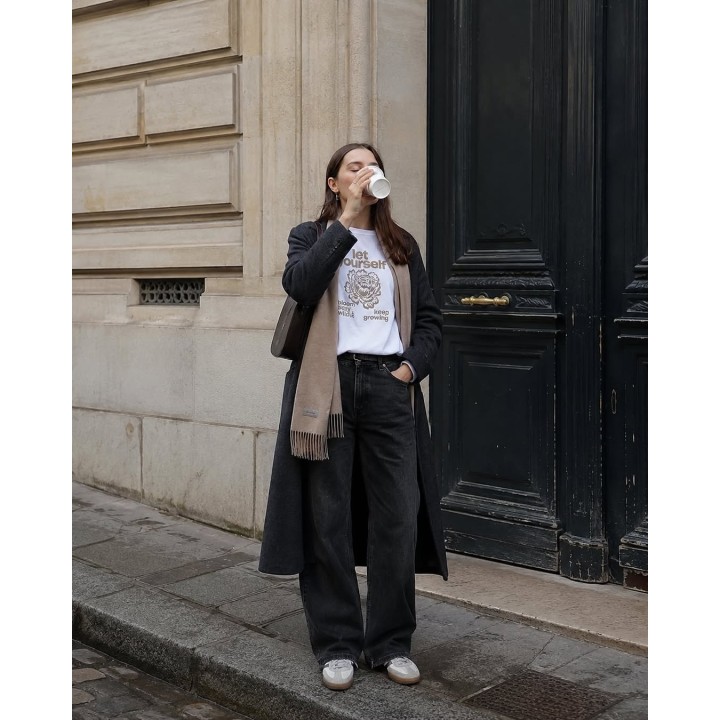 Blazer y pantalón oscuro