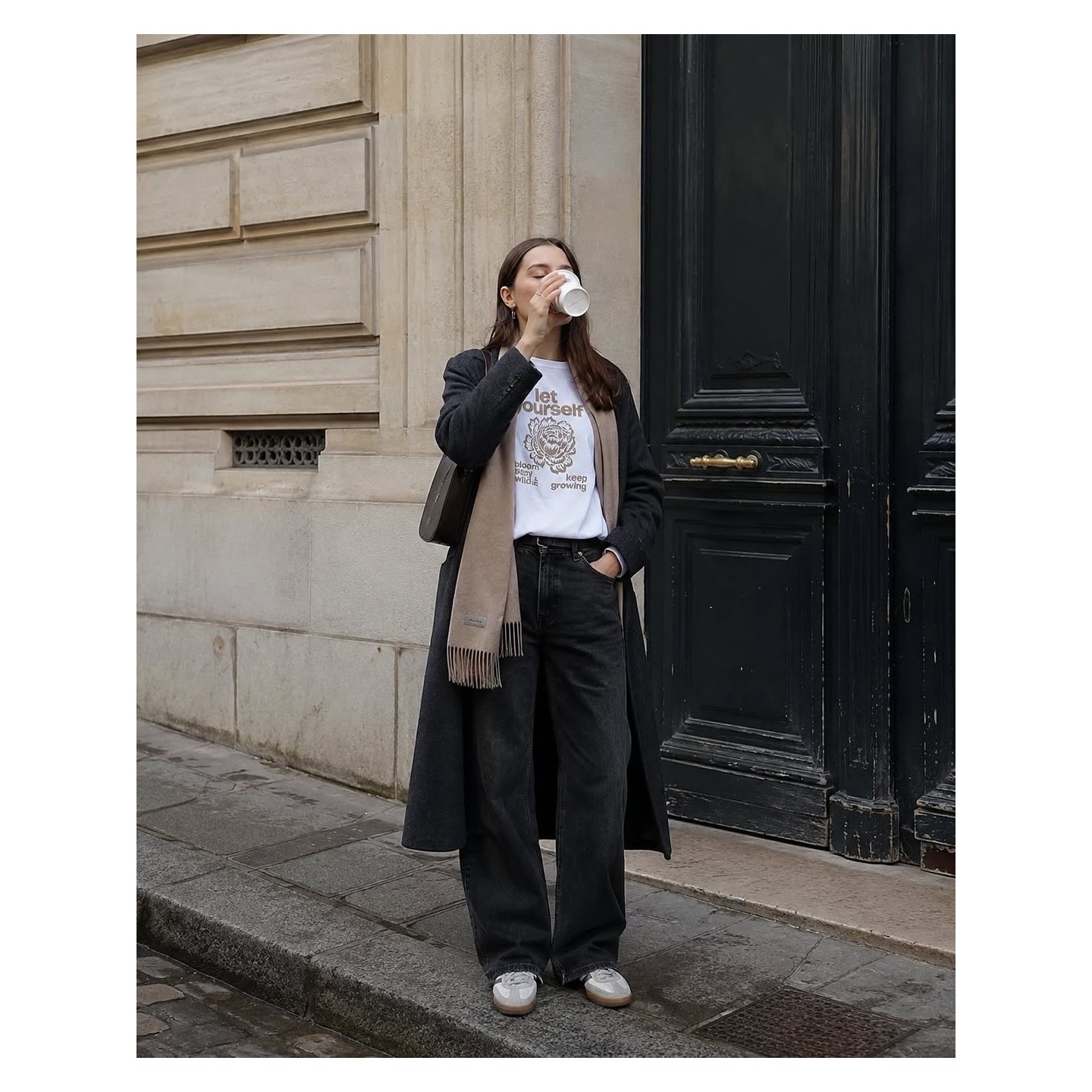 Blazer y pantalón oscuro