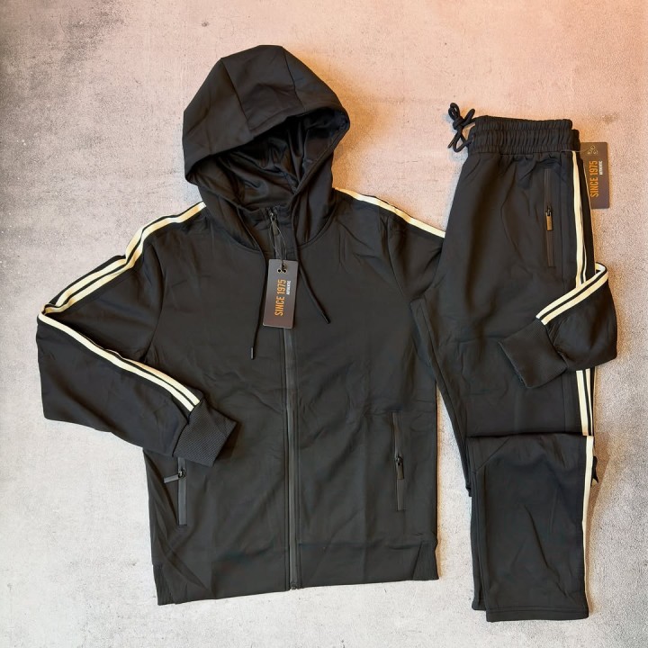 Conjunto deportivo de tela rústica