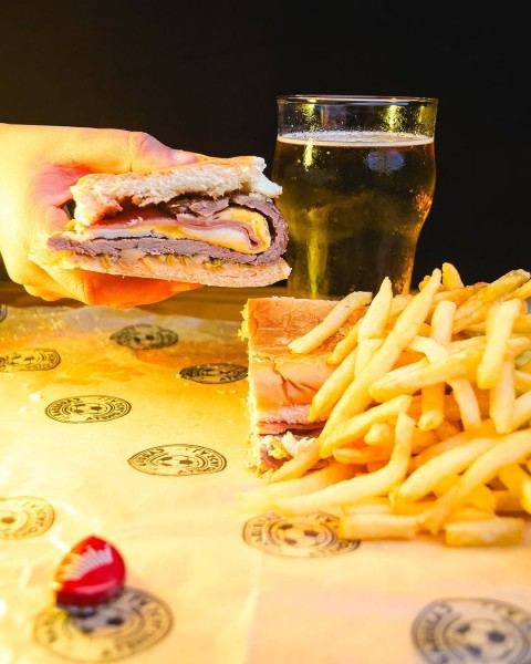 Sándwich de milanesa completo