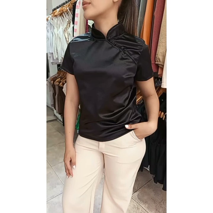 Remera oriental, pantalón sastrero wide leg