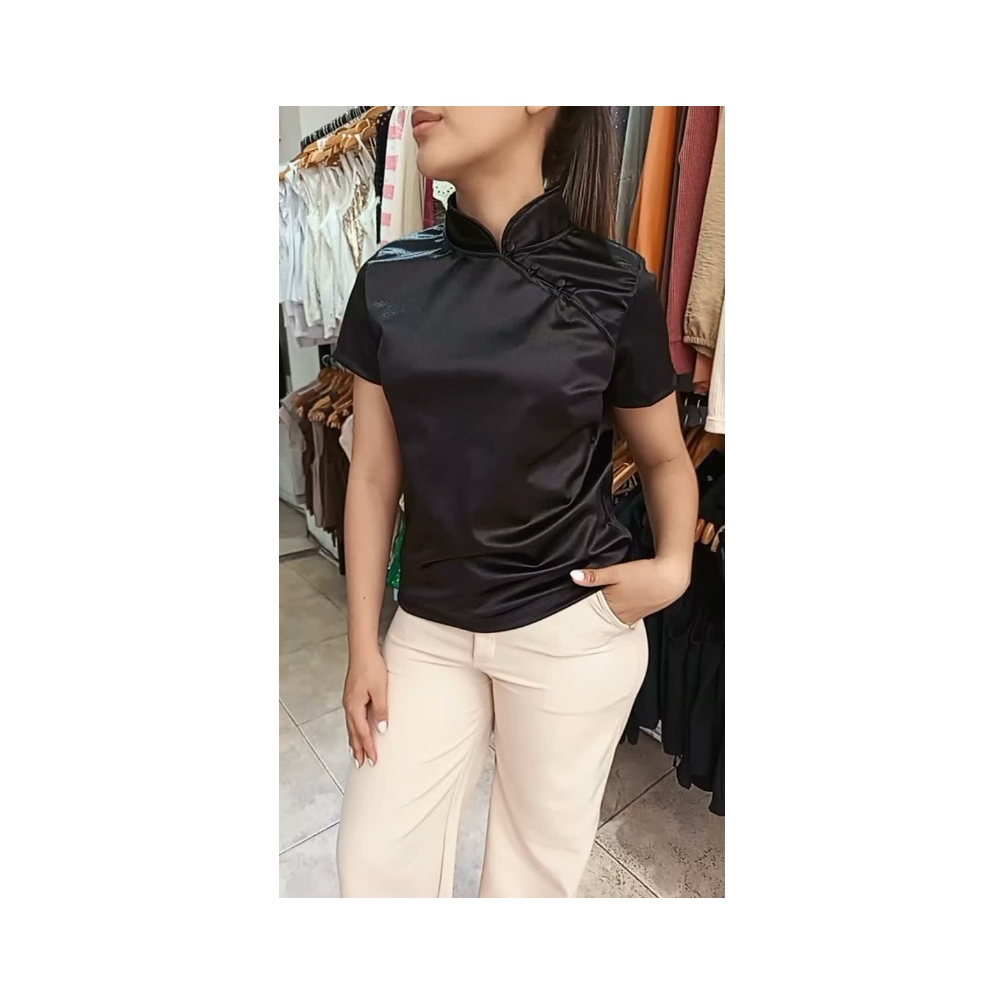 Remera oriental, pantalón sastrero wide leg