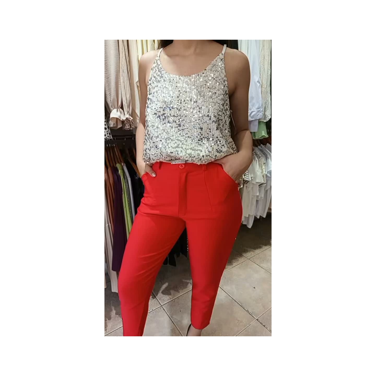 Musculosa lentejuelas, pantalón sastrero clásico