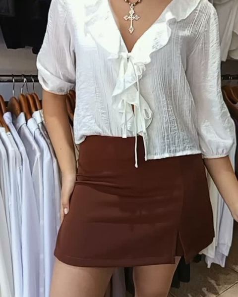Shortpollera sastrero, blusa seda con vuelos