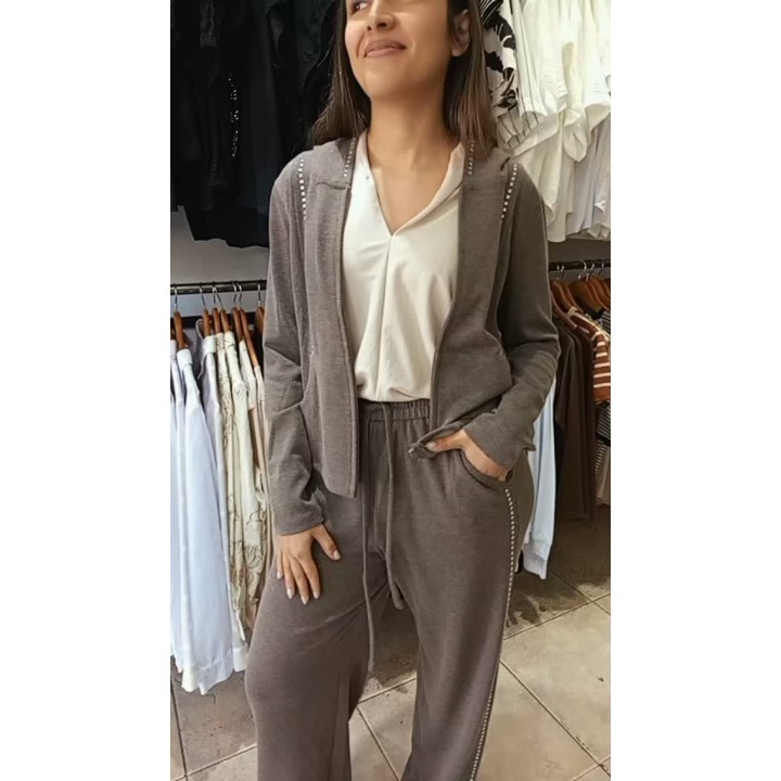 Conjunto pantalón y campera en darlon liviano