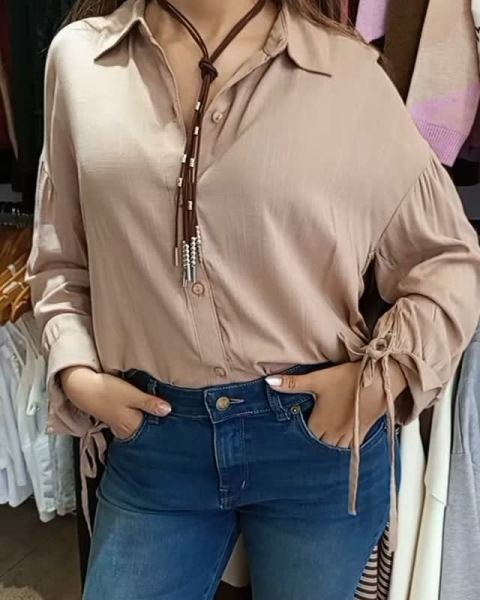 Camisa en lino con lazos en puño, jeans Oxford elastizado hasta talle 48