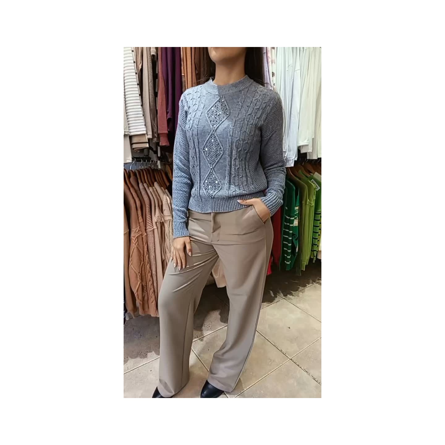 Sweaters bremer con piedritas y lentejuelas, pantalón sastrero